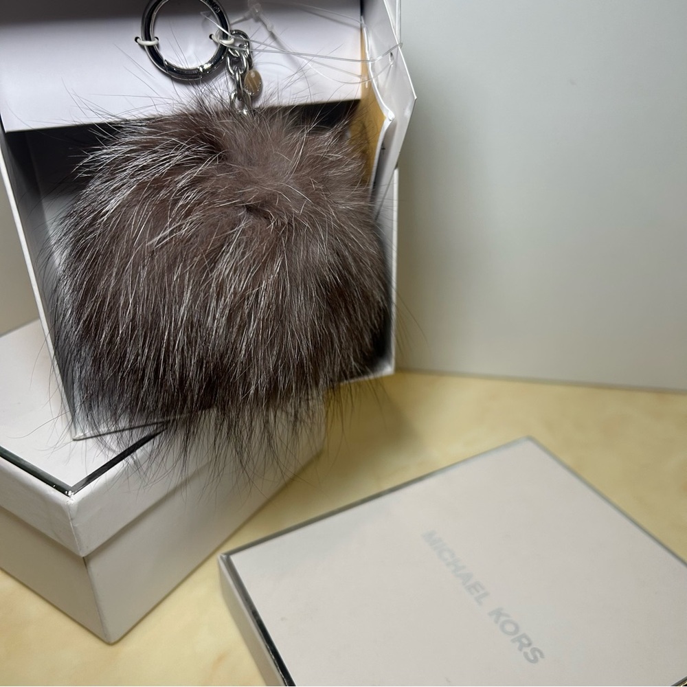 Michael Kors Keychain - Picture 5 of 9